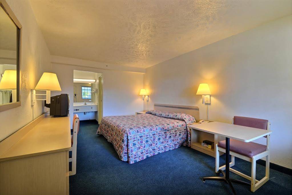 Days Inn By Wyndham Indianapolis South Exteriér fotografie
