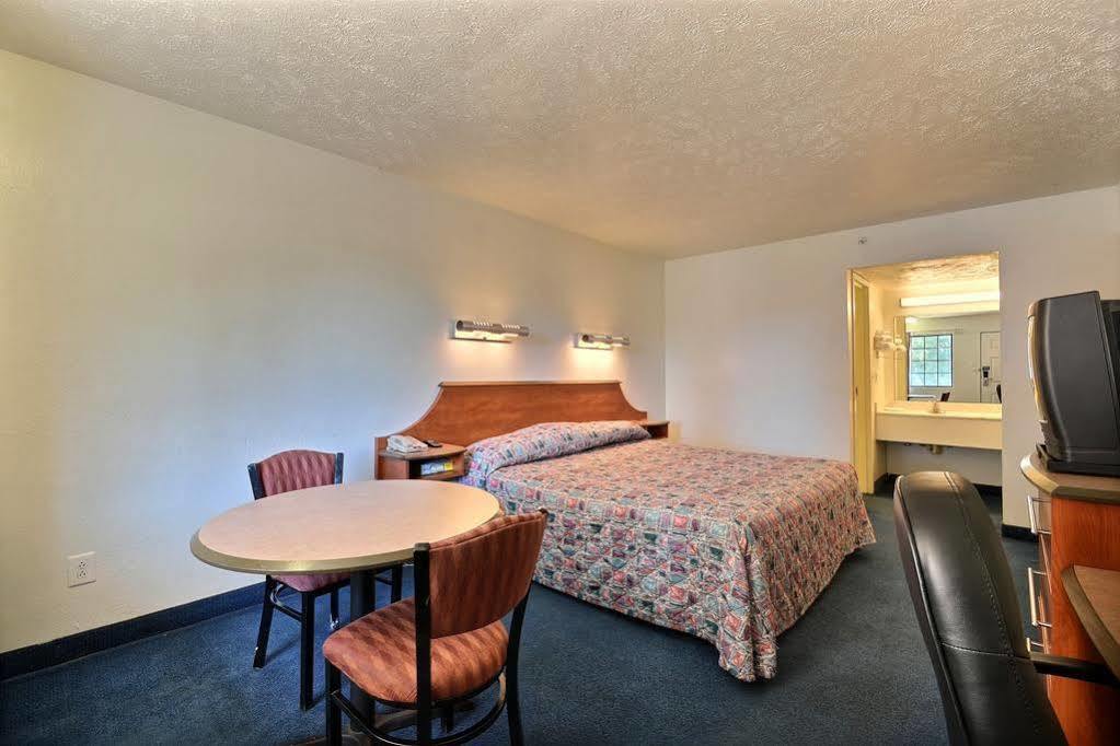 Days Inn By Wyndham Indianapolis South Exteriér fotografie